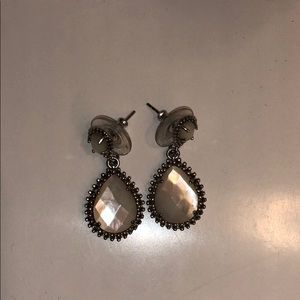 Kendra Scott Jewelry - Kendra Scott pearl drop earrings Kendra Scott Jewelry - Kendra Scott pearl drop earrings